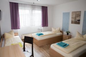 Cama o camas de una habitación en Pension Nuernberg-Fuerth