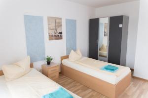 Een bed of bedden in een kamer bij Central Apartments Nürnberg-Fürth