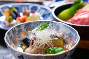 由布市にあるゆふいんバース里山茶風の麺と野菜のスープ入り