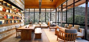 Taj Rishikesh Resort & Spa Uttarakhand的休息区
