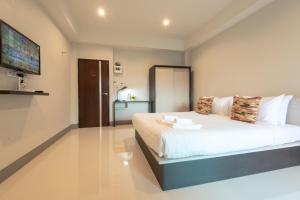 J2 Residence Chiang Rai客房内的一张或多张床位