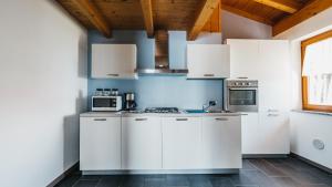 A kitchen or kitchenette at Residence Primavera