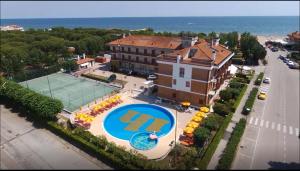 an aerial view of a tennis court and a building at International Hotel in Cavallino-Treporti