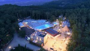 an aerial view of a mansion with a swimming pool at Orlando in Chianti Glamping Resort in Cavriglia