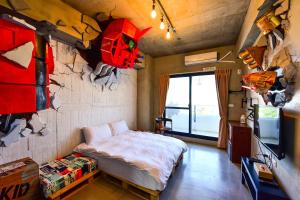 Una cama o camas en una habitación de Anping Wikid Design Hotel