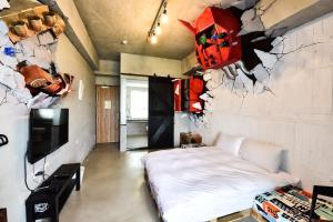 Una cama o camas en una habitación de Anping Wikid Design Hotel