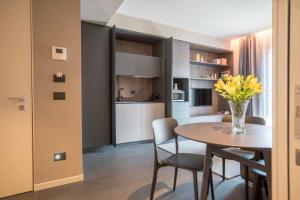 a kitchen and dining room with a table and chairs at Be Mate Via Tivoli in Milan