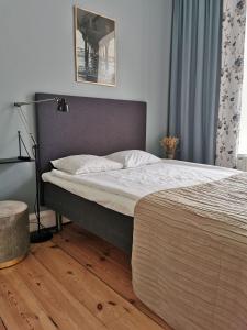 Postel nebo postele na pokoji v ubytování Hotell Fängelset Västervik