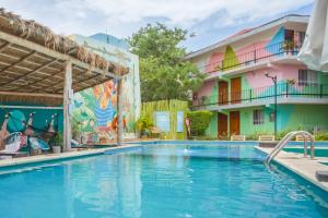 Der Swimmingpool an oder in der Nähe von Selina Cancun Downtown