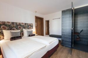 Posteľ alebo postele v izbe v ubytovaní Hotel VIKTORIAS HOME Kufstein + 30 fotografií