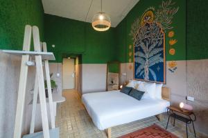 Postel nebo postele na pokoji v ubytování Selina Cancun Laguna Hotel Zone