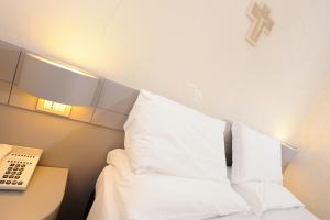 Postel nebo postele na pokoji v ubytování Hotel Frate Sole