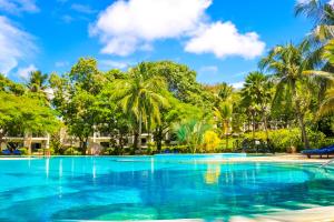 Der Swimmingpool an oder in der Nähe von Diani Sea Resort - All Inclusive