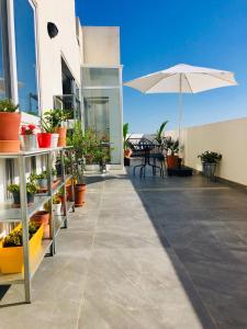 Svalir eða verönd á Deluxe Penthouse Charming Location Rooftop Views