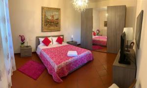 A bed or beds in a room at Villa Monica