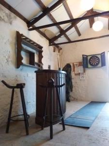 a room with a table and two stools in it at Casa Oretani in Picón