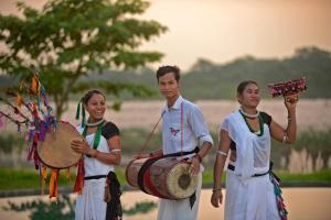 Barahi Jungle Lodge tesisinde konaklayan konuklar