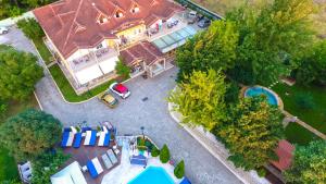 an overhead view of a large house with a pool at Krikonis Hotel in Ioannina