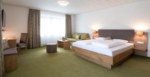 Postel nebo postele na pokoji v ubytování Gasthaus Hotel Kranz