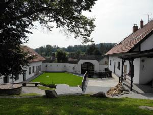 Vonkajšia záhrada v ubytovaní Statek Český Dvůr