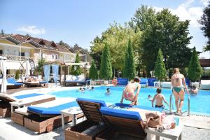 Bazén v ubytování Krikonis Hotel nebo v jeho okolí