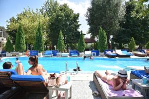 Bazén v ubytování Krikonis Hotel nebo v jeho okolí