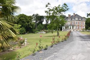 a large house with a yard with flowers at Château de broyes in Broyes