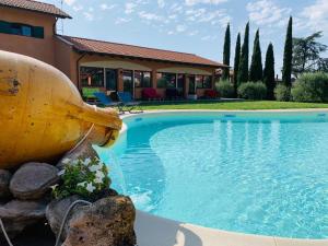 Bazén v ubytování Villa Giuseppe Bernabei Guest House nebo v jeho okolí