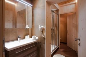 Vannituba majutusasutuses Hotel Tia Smart Natur