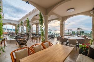 Gallery image of Villa Chinka by Astor Garden Hotel - Adults Only in St. St. Constantine and Helena