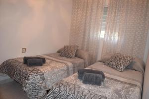 A bed or beds in a room at Alojamiento Rural Carmen