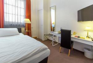 Postel nebo postele na pokoji v ubytování Hotel Adler