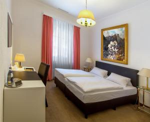 Postel nebo postele na pokoji v ubytování Hotel Adler