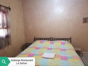Łóżko lub łóżka w pokoju w obiekcie Auberge Restaurant le Safran