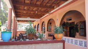 Patio lub wspólna przestrzeń na świeżym powietrzu w obiekcie Auberge Restaurant le Safran