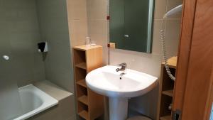 Koupelna v ubytování Alcocebre Suites Hotel