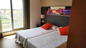 Postel nebo postele na pokoji v ubytování Alcocebre Suites Hotel