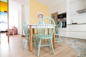 A kitchen or kitchenette at Apartamento Rosaleda