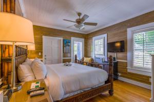 Postel nebo postele na pokoji v ubytování Duval Inn - Key West