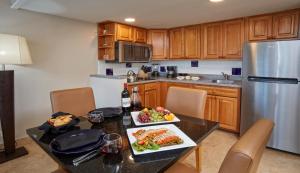 A cozinha ou cozinha compacta de Divi Southwinds Beach Resort