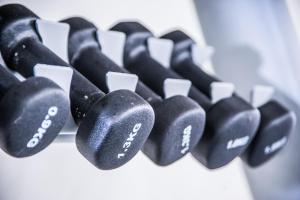 Fitness centrum a/nebo fitness zařízení v ubytování MBM Red Sun Hotel