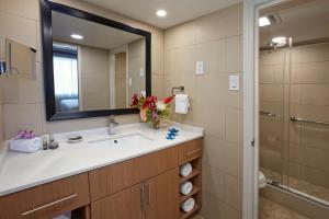 Um banheiro em Divi Southwinds Beach Resort