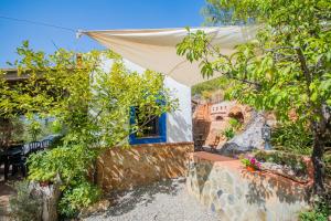 Gallery image of Cubo's Casa Rural Jacaranda in Guaro