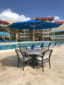 A piscina localizada em Divi Southwinds Beach Resort ou nos arredores