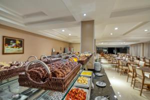 Comida no hotel ou em algum lugar perto