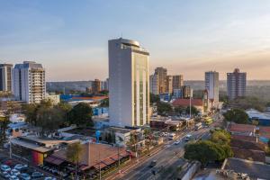 Uma visão geral de Foz do Iguaçu ou uma vista da cidade tirada do hotel