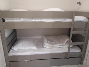 Ένα ή περισσότερα κρεβάτια σε δωμάτιο στο Le Studio De Deauville Plage