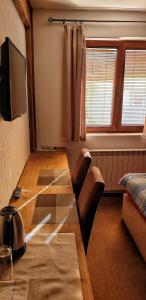 TV a/nebo společenská místnost v ubytování Apartments Tango