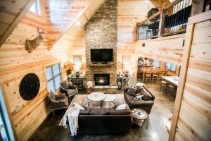 an overhead view of a living room in a log cabin at HochaHoma Luxury Cabin in Broken Bow