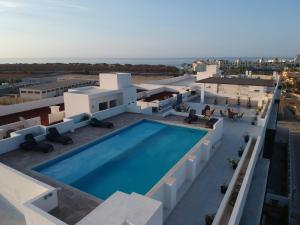 an overhead view of a swimming pool on the roof of a building at Cabo Cottage Bahia del Tezal in Cabo San Lucas